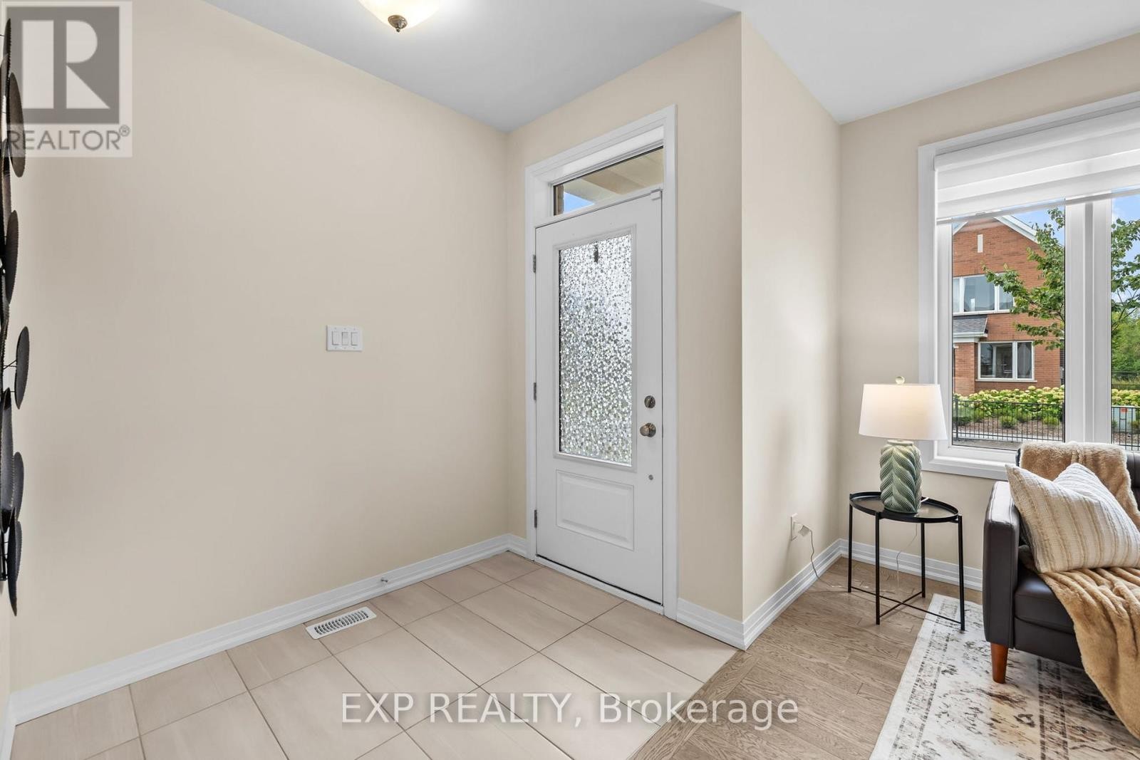 












807 MERCIER CRESCENT E

,
Ottawa,




Ontario
K1W1E6

