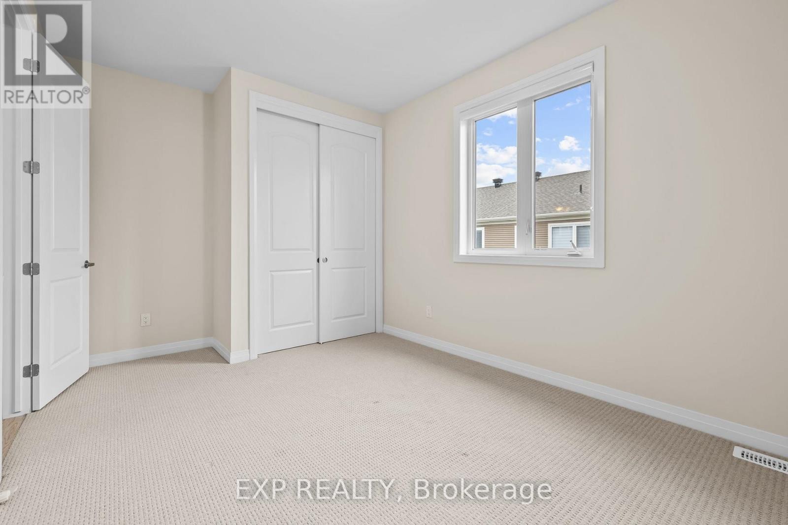 












807 MERCIER CRESCENT E

,
Ottawa,




Ontario
K1W1E6

