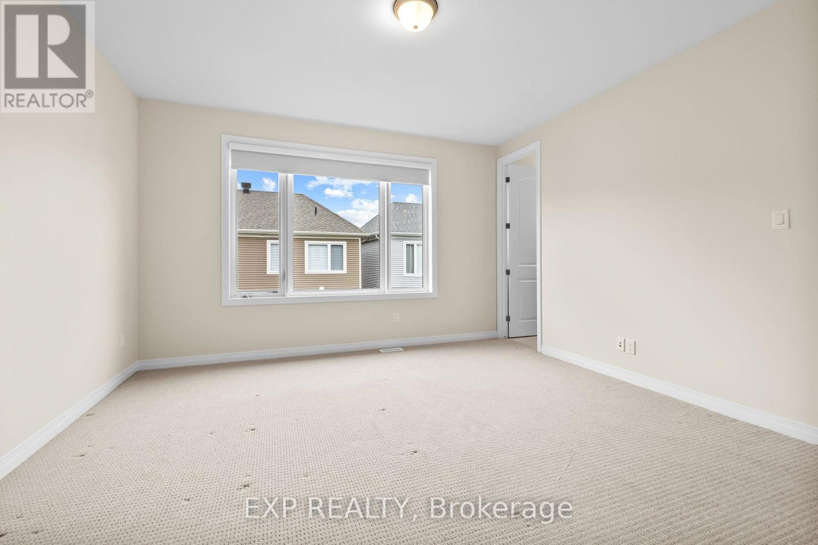 












807 MERCIER CRESCENT E

,
Ottawa,




Ontario
K1W1E6


