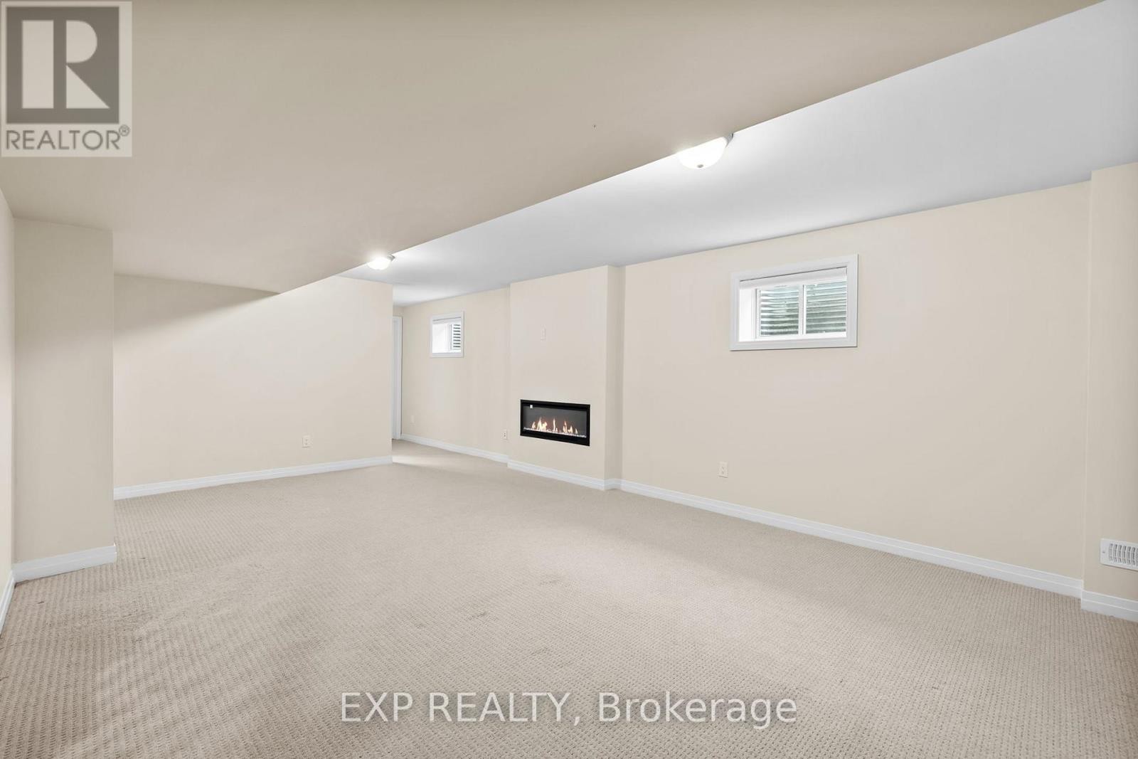 












807 MERCIER CRESCENT E

,
Ottawa,




Ontario
K1W1E6

