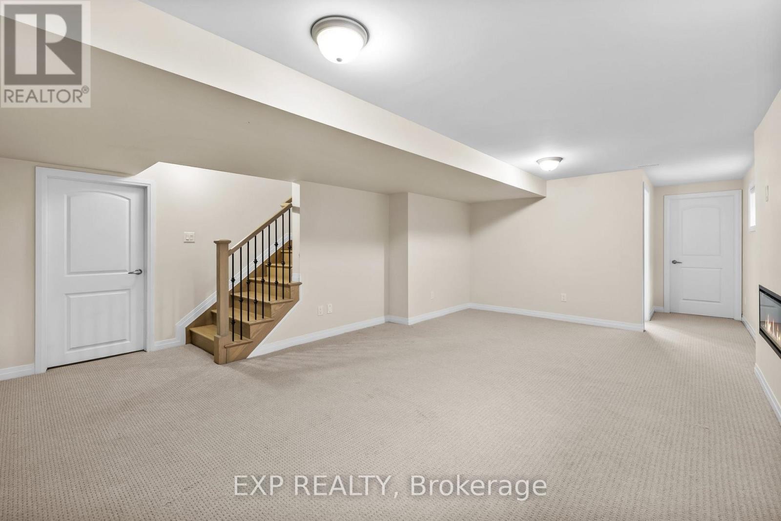 












807 MERCIER CRESCENT E

,
Ottawa,




Ontario
K1W1E6

