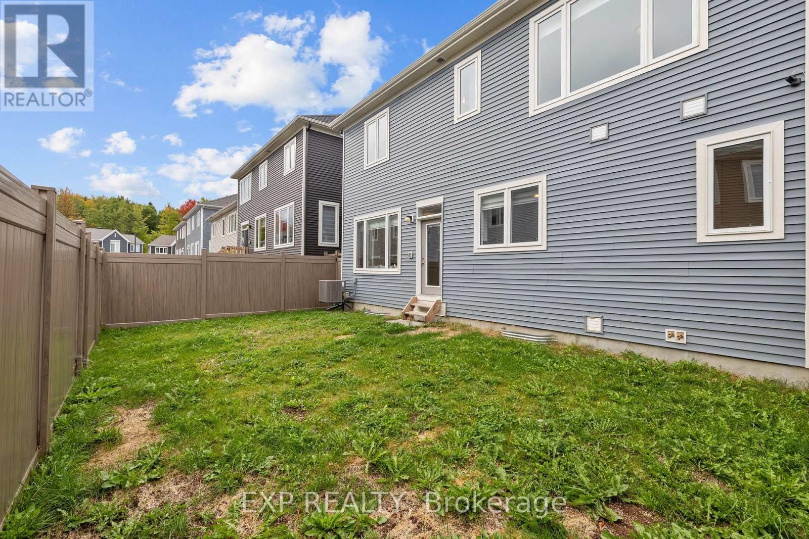 












807 MERCIER CRESCENT E

,
Ottawa,




Ontario
K1W1E6

