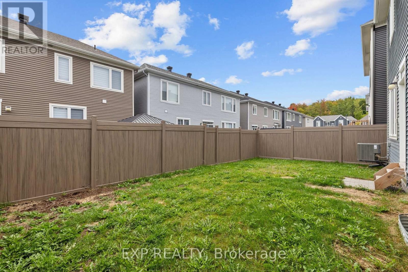 












807 MERCIER CRESCENT E

,
Ottawa,




Ontario
K1W1E6

