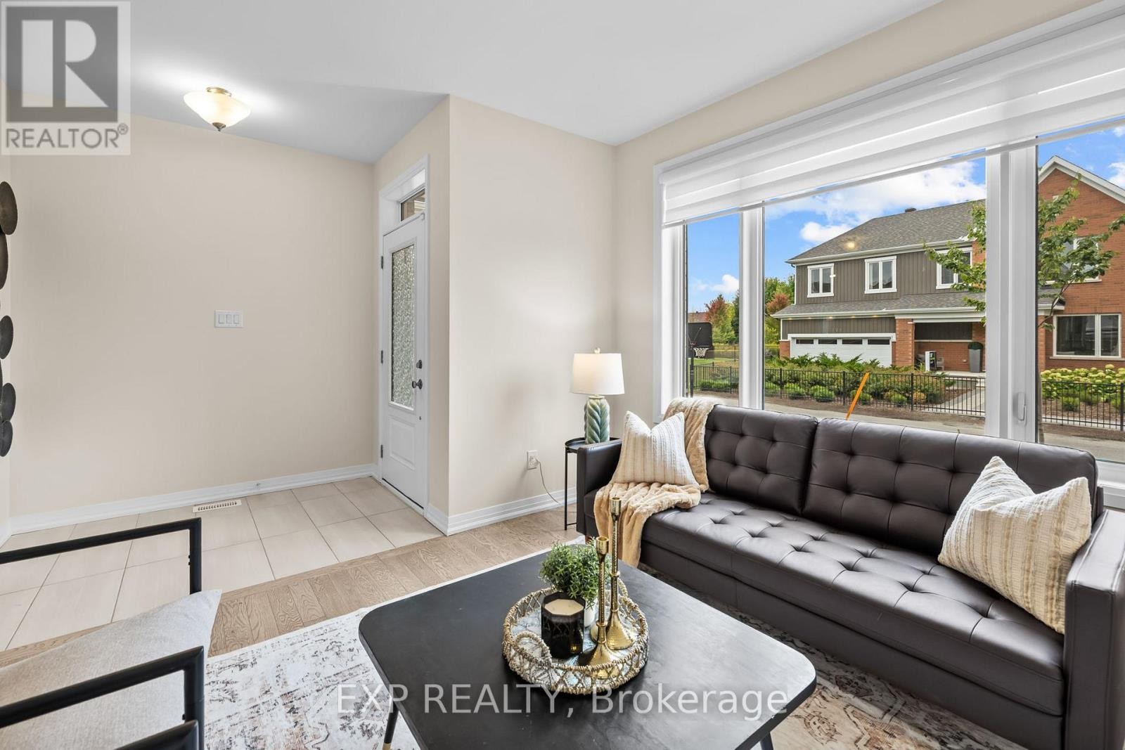 












807 MERCIER CRESCENT E

,
Ottawa,




Ontario
K1W1E6

