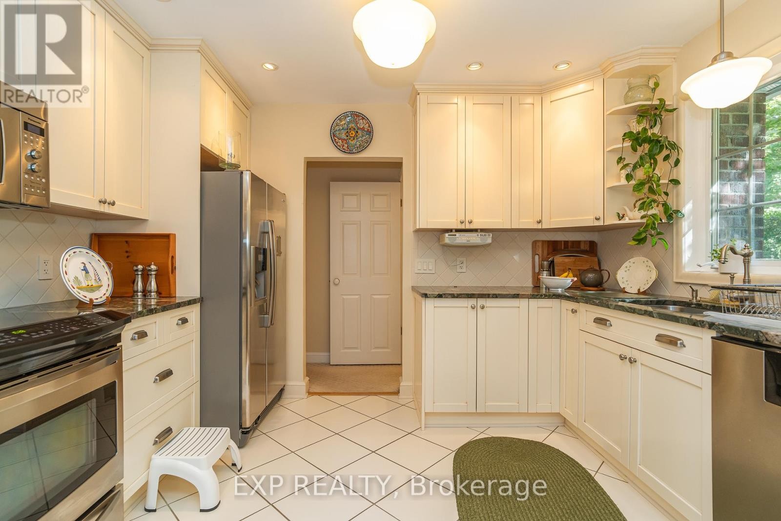 












504 THESSALY CIRCLE

,
Ottawa,




Ontario
K1H5W5

