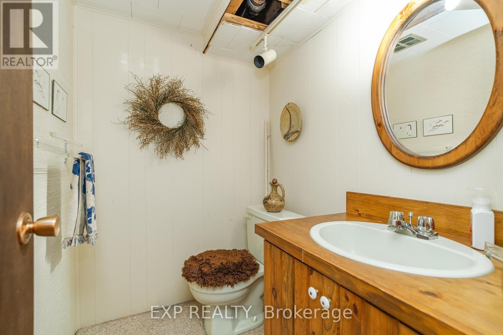 












504 THESSALY CIRCLE

,
Ottawa,




Ontario
K1H5W5

