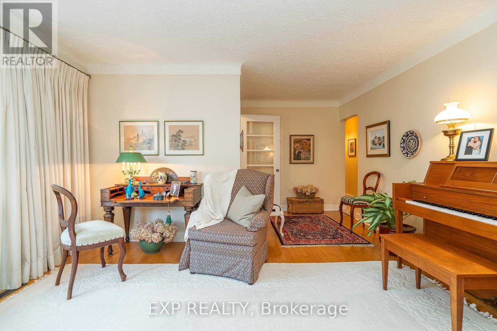 












504 THESSALY CIRCLE

,
Ottawa,




Ontario
K1H5W5

