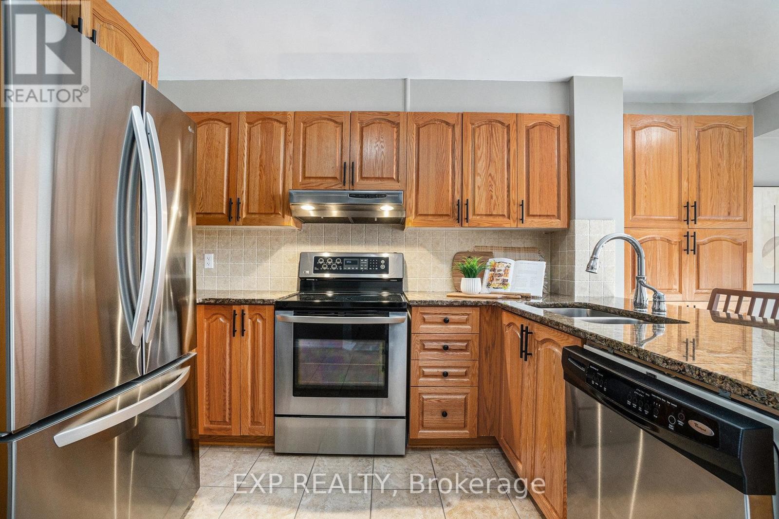 












446 HARVEST VALLEY AVENUE

,
Ottawa,




Ontario
K4A0V6

