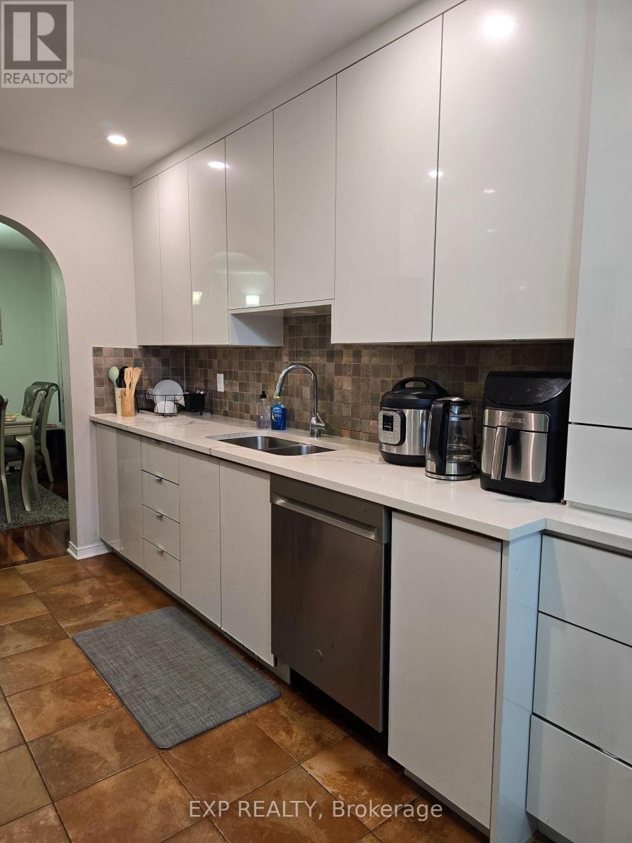 












700 CARMELLA CRESCENT

,
Ottawa,




Ontario
K4A4V8

