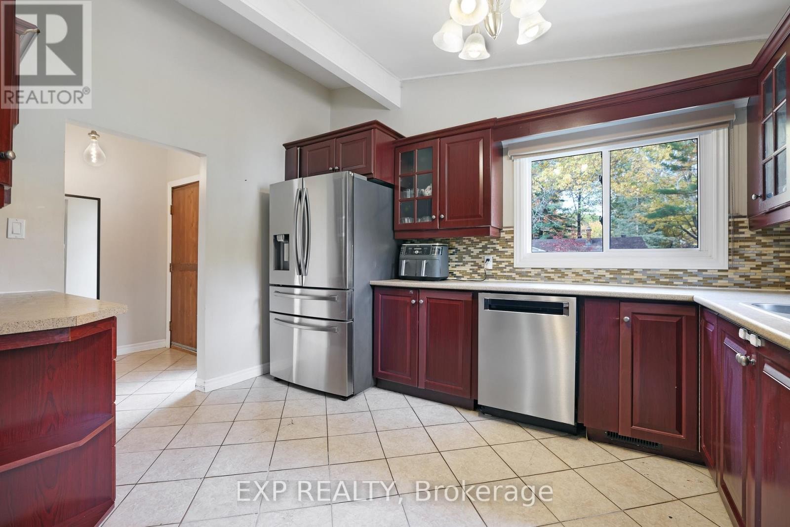 












136 RESTHAVEN AVENUE

,
Ottawa,




Ontario
K0A3M0

