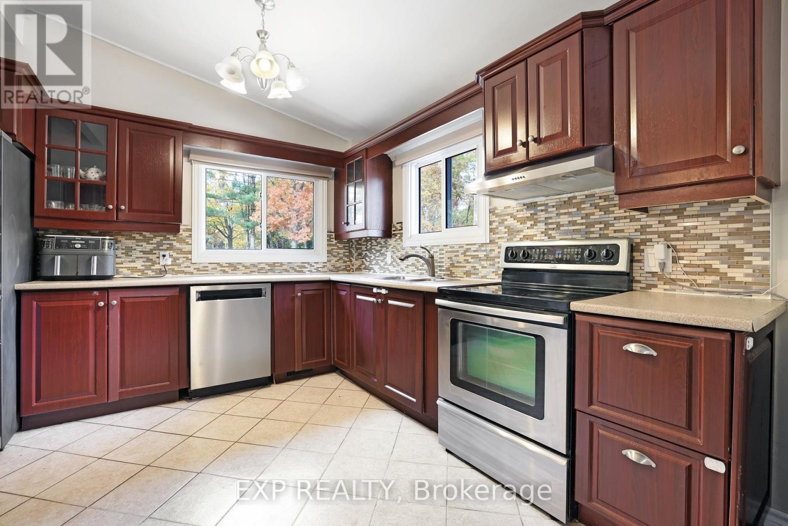 












136 RESTHAVEN AVENUE

,
Ottawa,




Ontario
K0A3M0

