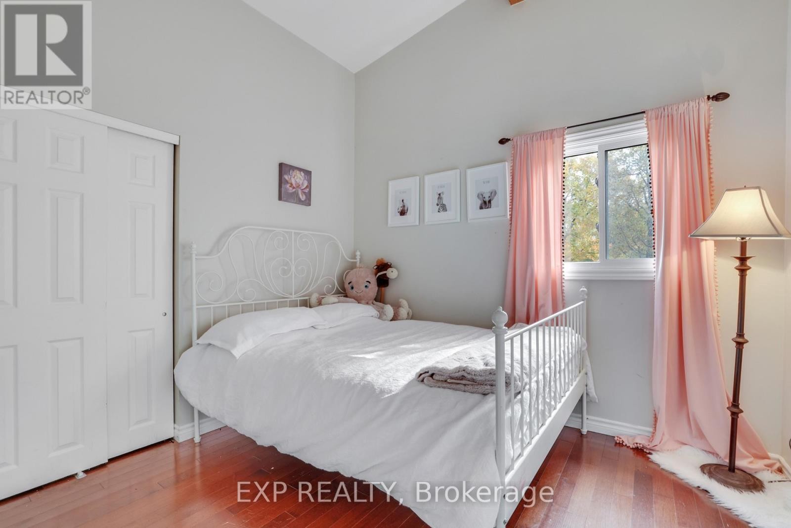 












136 RESTHAVEN AVENUE

,
Ottawa,




Ontario
K0A3M0

