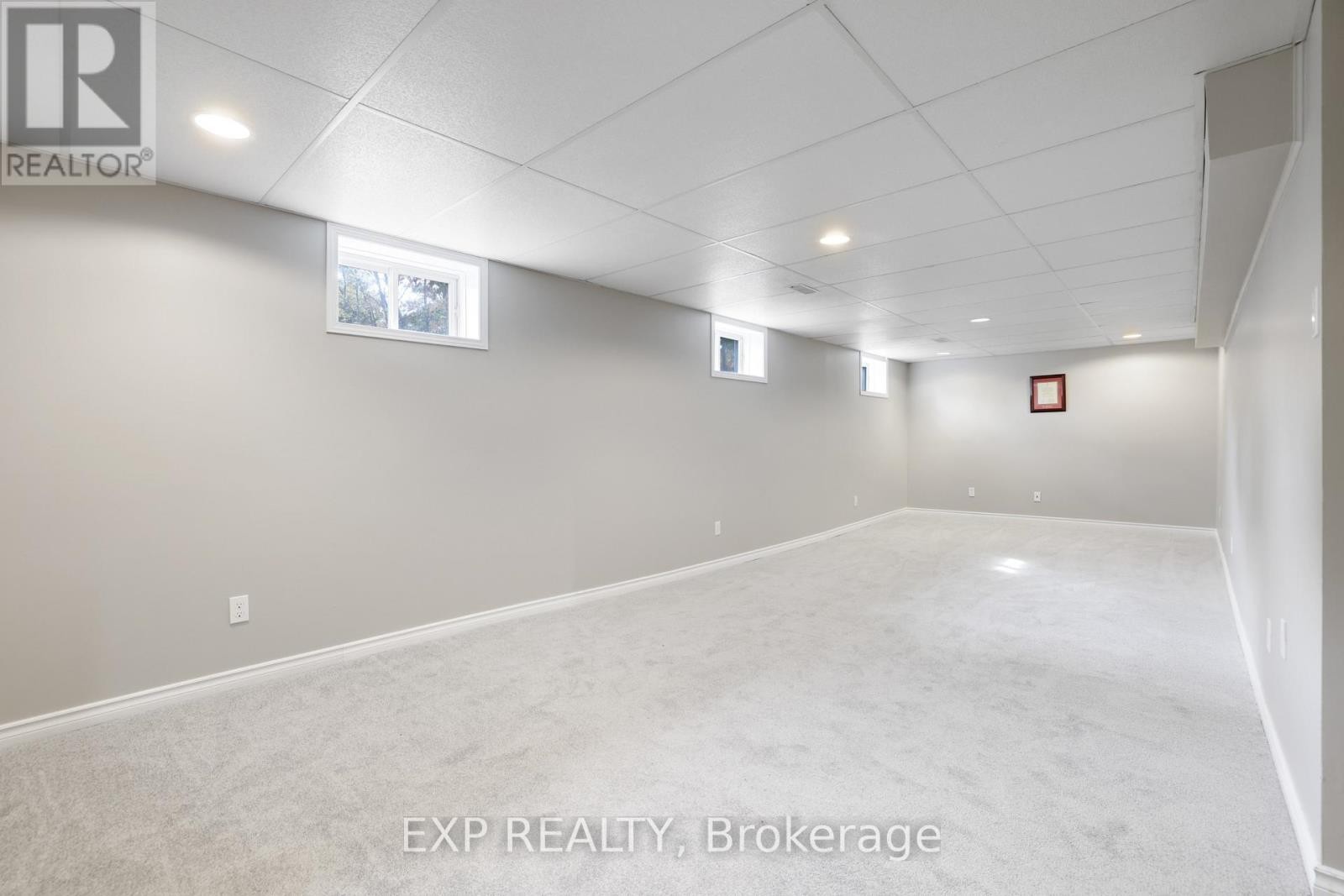 












136 RESTHAVEN AVENUE

,
Ottawa,




Ontario
K0A3M0

