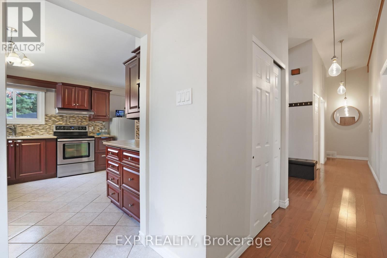 












136 RESTHAVEN AVENUE

,
Ottawa,




Ontario
K0A3M0

