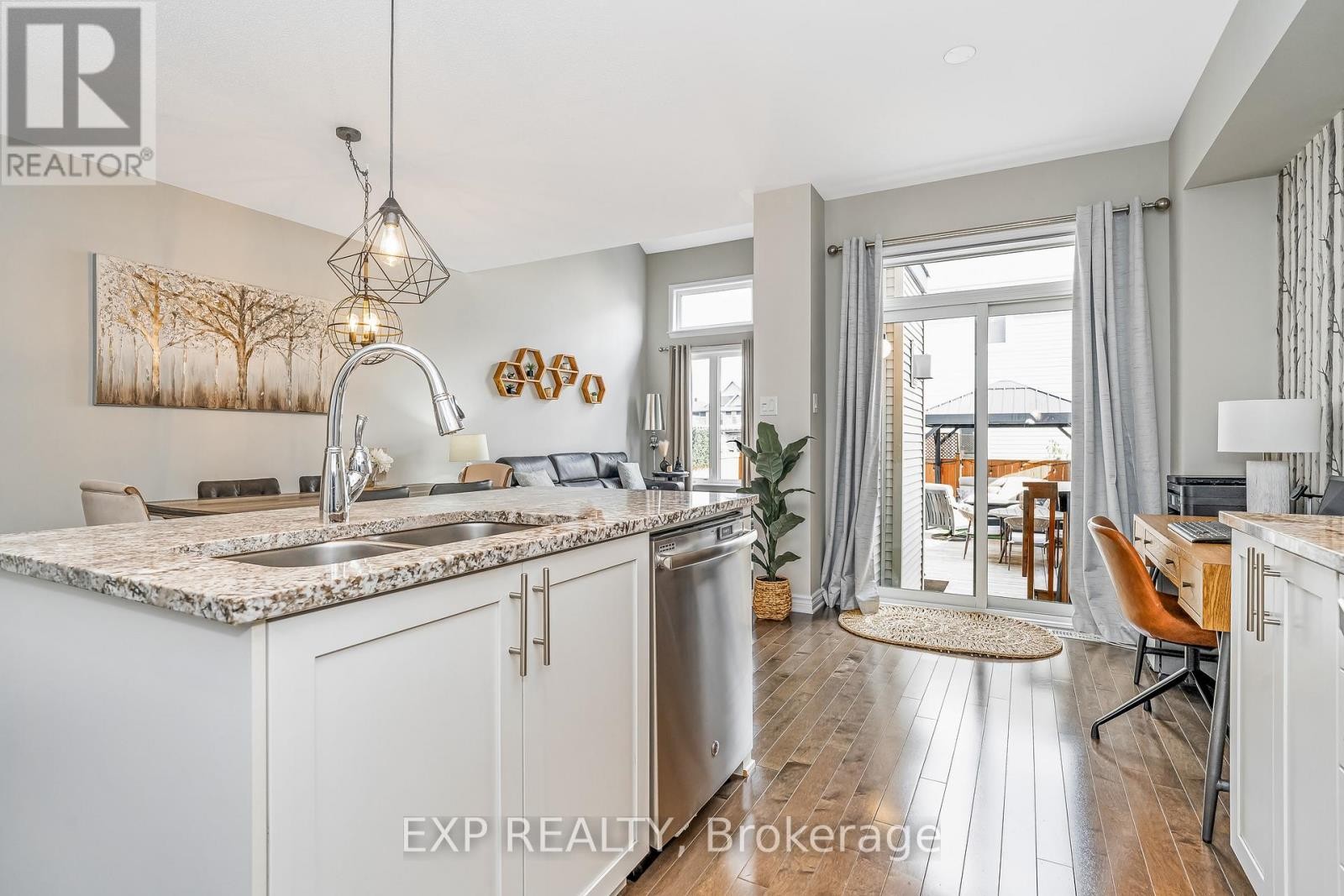 












411 LIVERY STREET

,
Ottawa,




Ontario
K2V0B5

