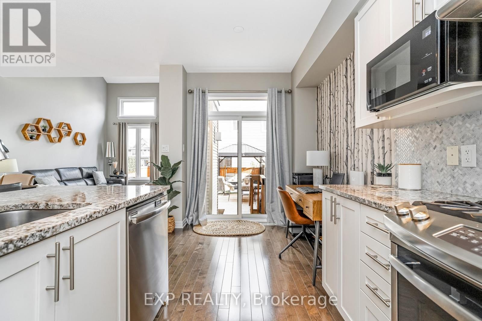 












411 LIVERY STREET

,
Ottawa,




Ontario
K2V0B5

