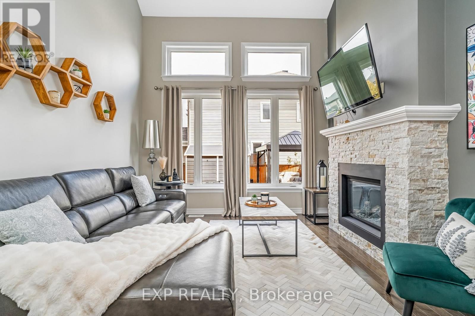 












411 LIVERY STREET

,
Ottawa,




Ontario
K2V0B5

