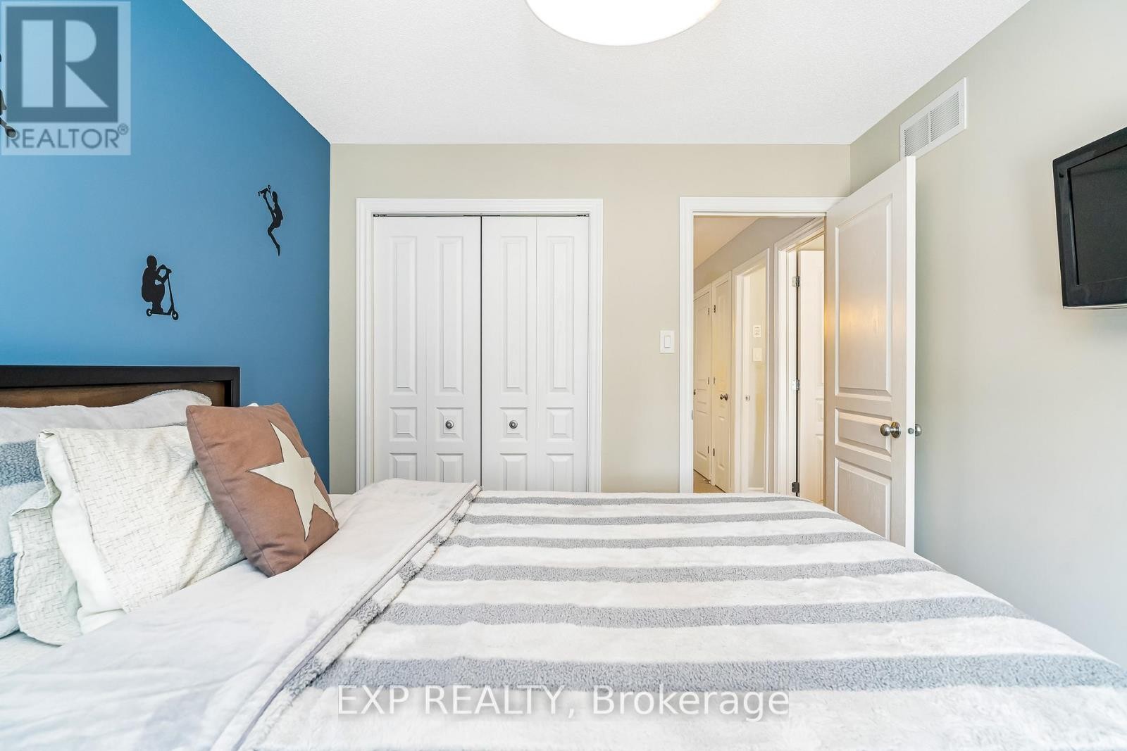 












411 LIVERY STREET

,
Ottawa,




Ontario
K2V0B5

