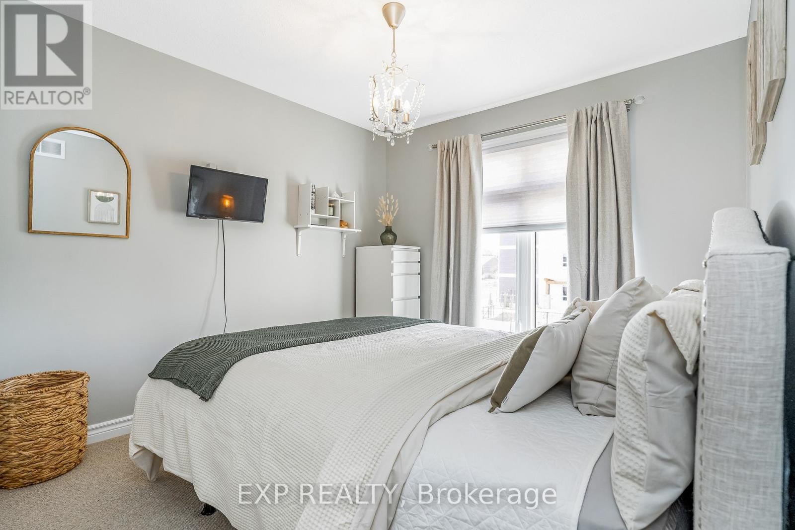 












411 LIVERY STREET

,
Ottawa,




Ontario
K2V0B5

