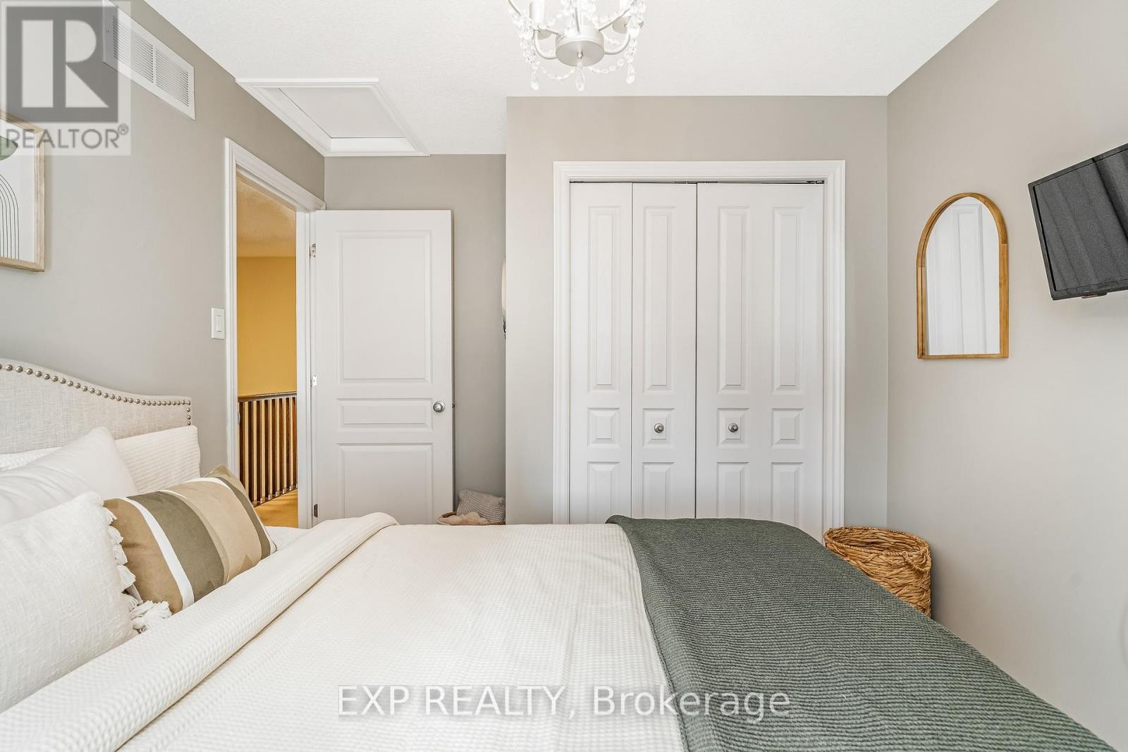 












411 LIVERY STREET

,
Ottawa,




Ontario
K2V0B5

