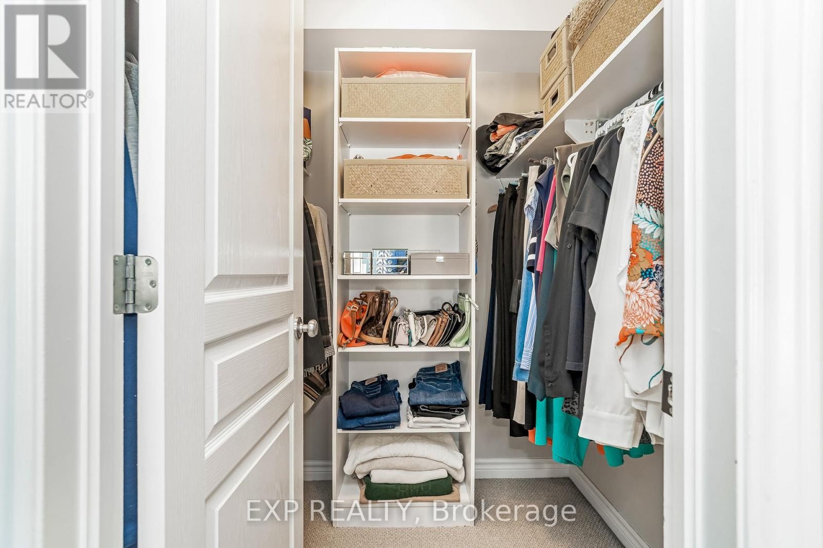 












411 LIVERY STREET

,
Ottawa,




Ontario
K2V0B5

