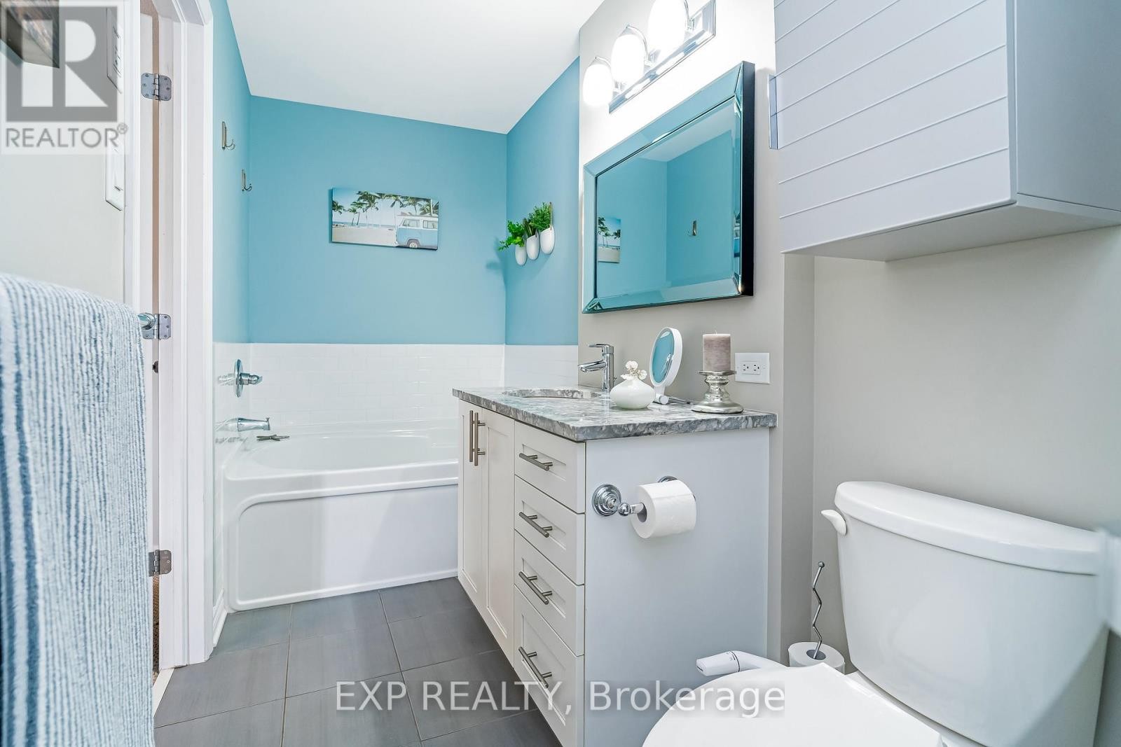 












411 LIVERY STREET

,
Ottawa,




Ontario
K2V0B5


