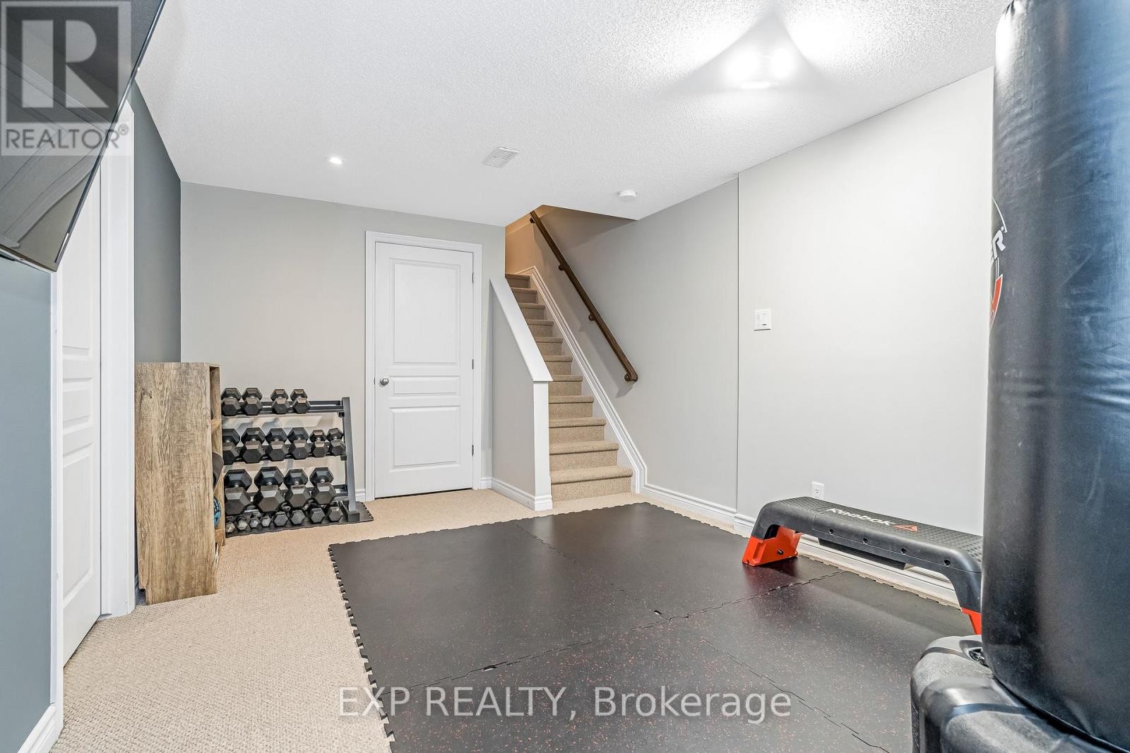 












411 LIVERY STREET

,
Ottawa,




Ontario
K2V0B5


