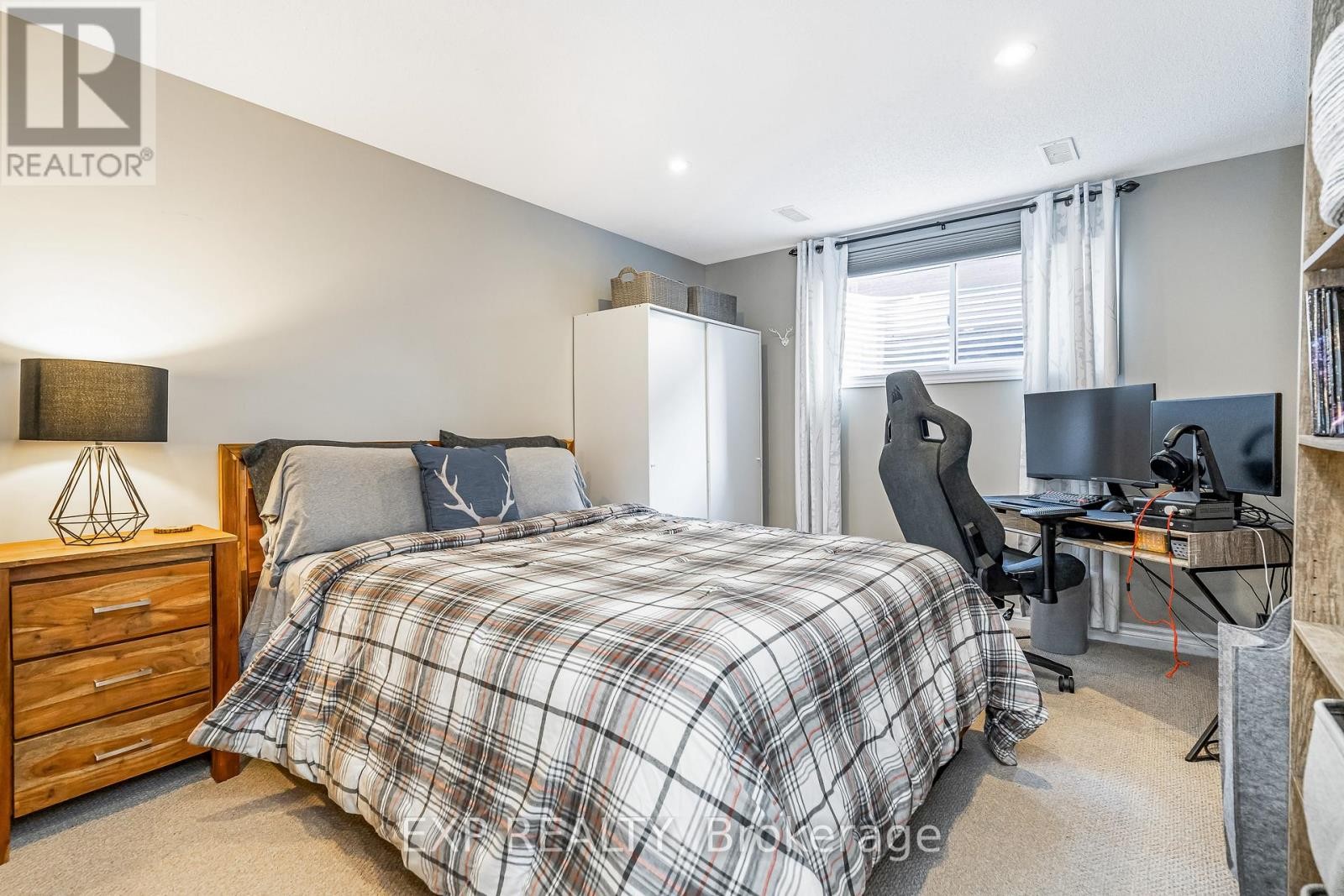 












411 LIVERY STREET

,
Ottawa,




Ontario
K2V0B5

