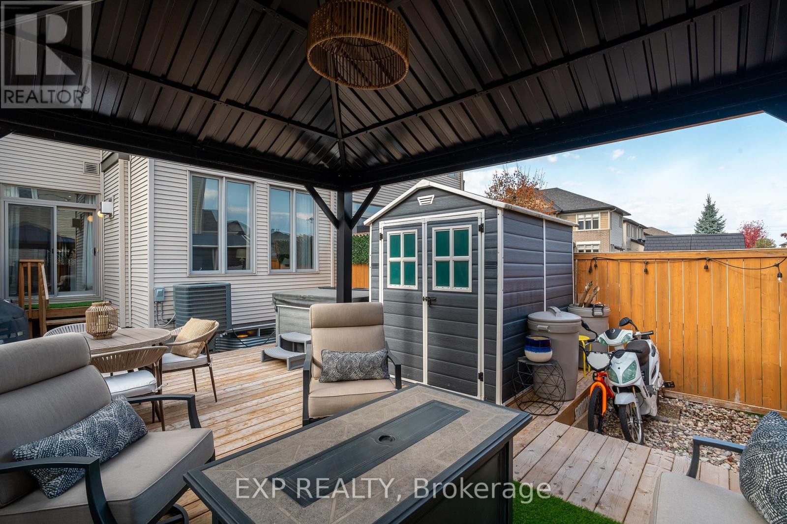 












411 LIVERY STREET

,
Ottawa,




Ontario
K2V0B5

