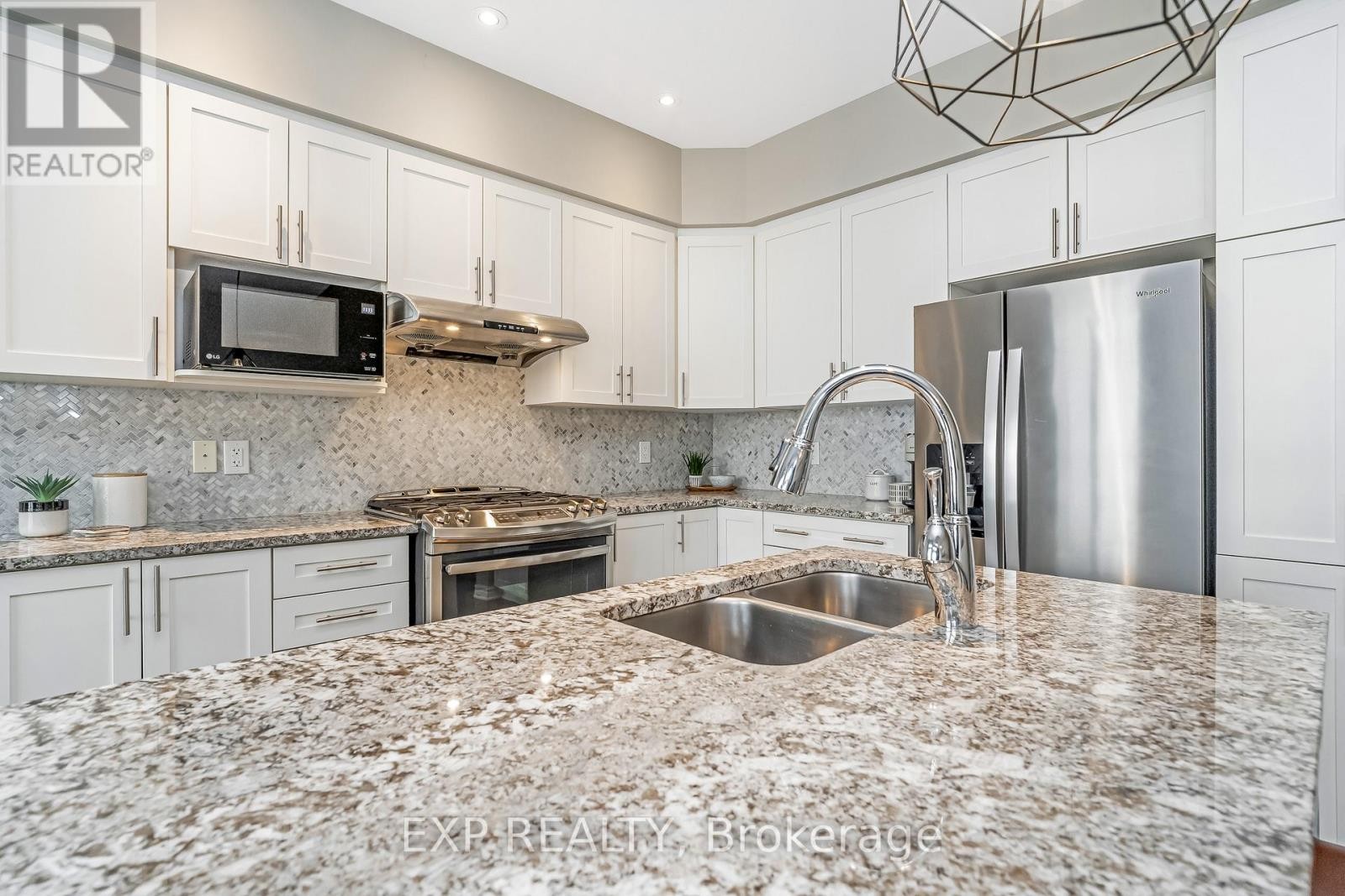 












411 LIVERY STREET

,
Ottawa,




Ontario
K2V0B5


