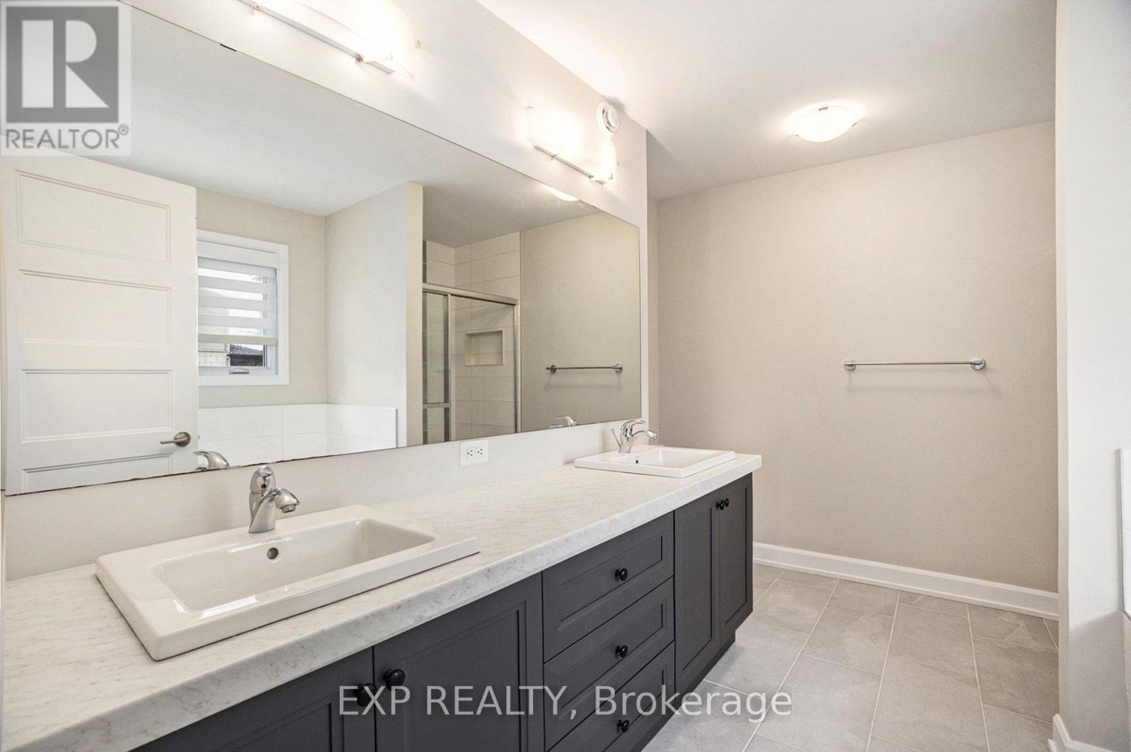 












701 AZURE STREET

,
Russell,




Ontario
K4R0E5

