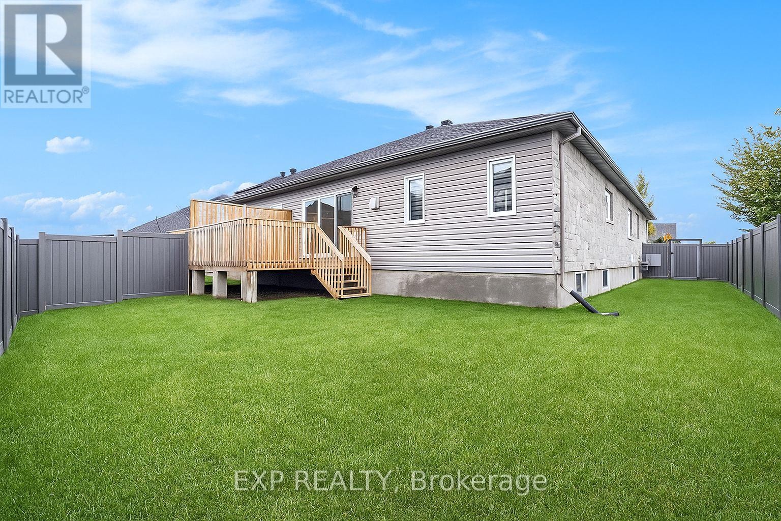 












701 AZURE STREET

,
Russell,




Ontario
K4R0E5

