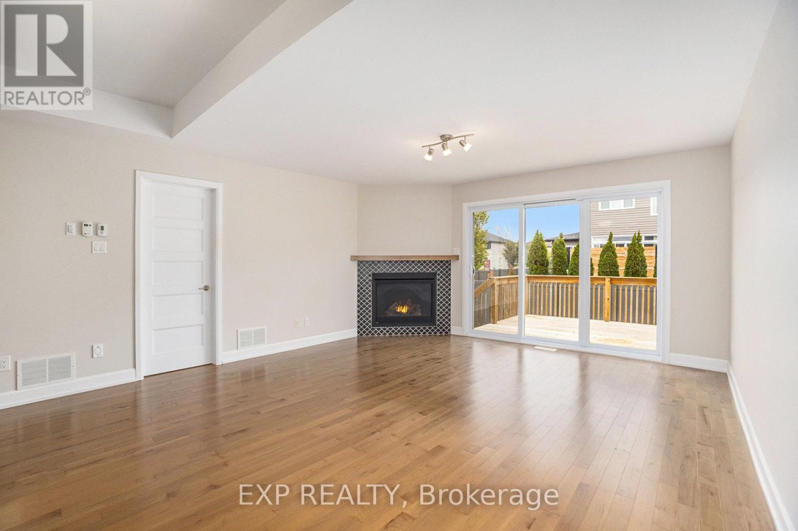 












701 AZURE STREET

,
Russell,




Ontario
K4R0E5

