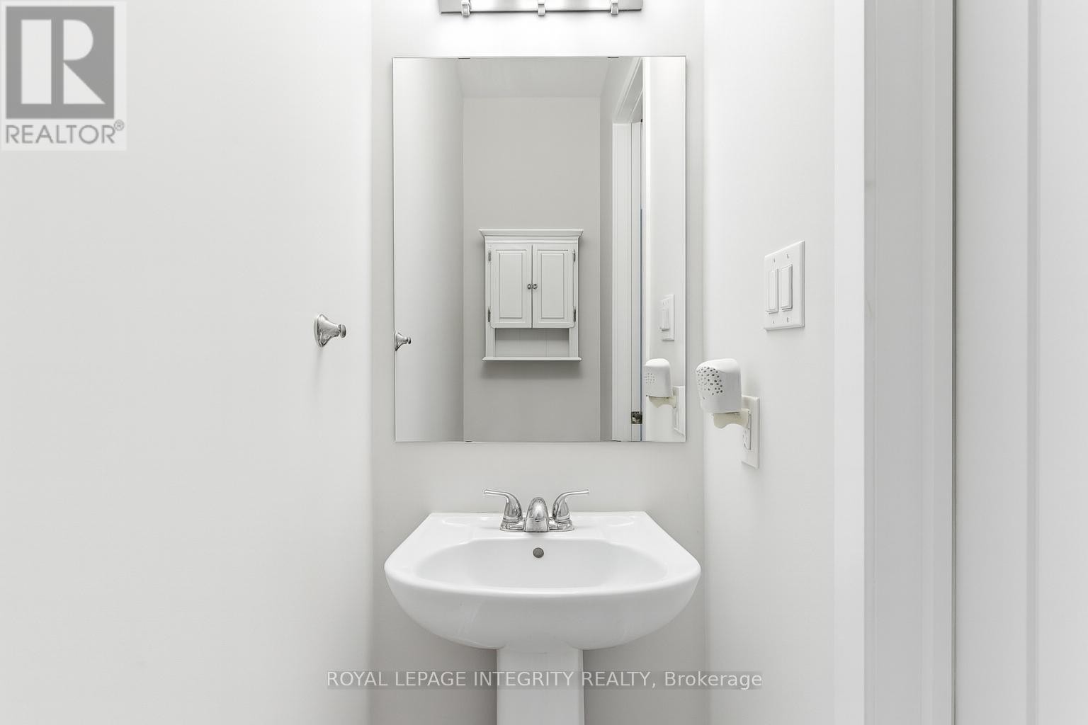 












820 BASCULE PLACE

,
Ottawa,




Ontario
K0A2Z0

