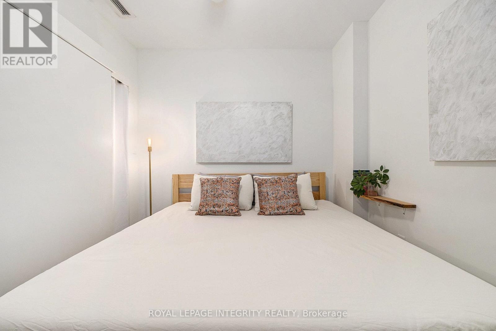 












615 - 101 RICHMOND ROAD

,
Ottawa,




Ontario
K1Z0A6

