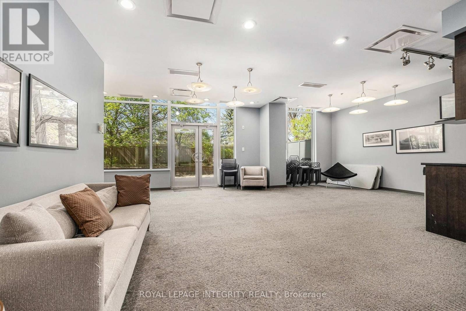 












615 - 101 RICHMOND ROAD

,
Ottawa,




Ontario
K1Z0A6


