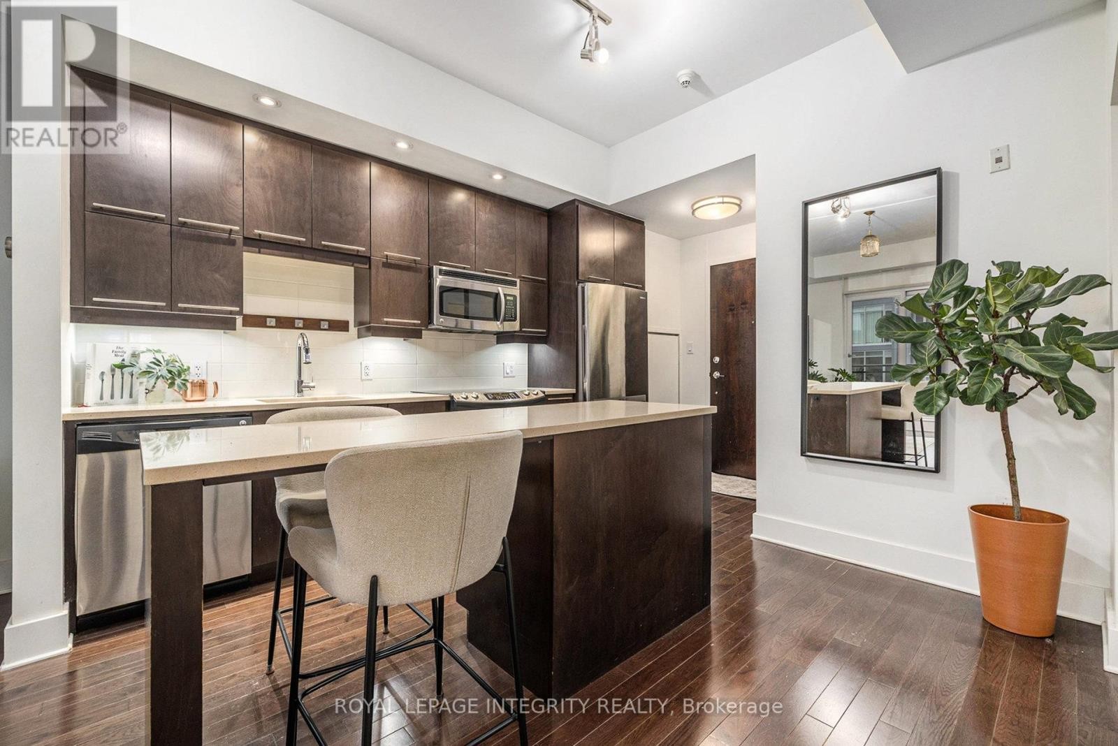 












615 - 101 RICHMOND ROAD

,
Ottawa,




Ontario
K1Z0A6


