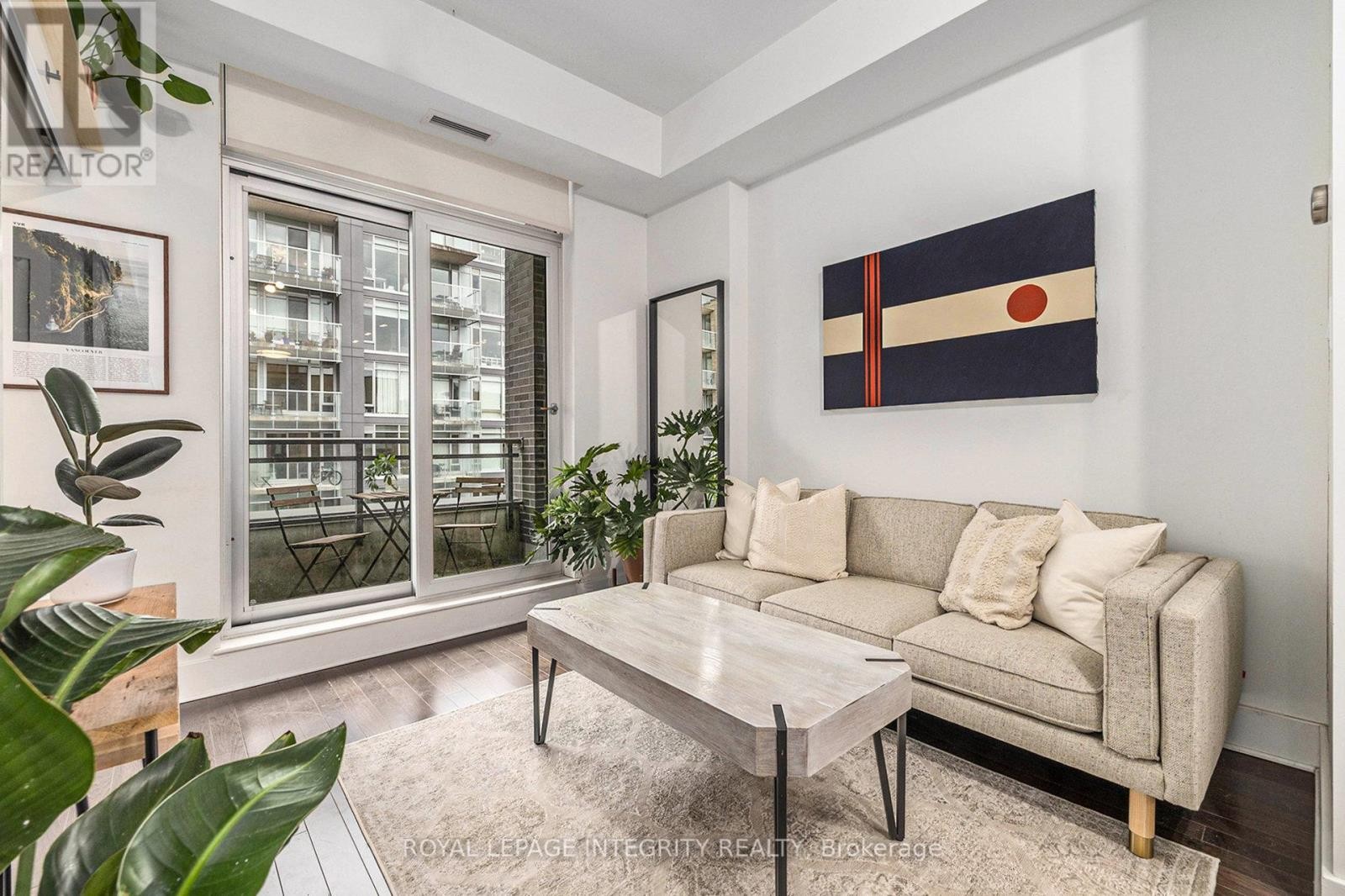 












615 - 101 RICHMOND ROAD

,
Ottawa,




Ontario
K1Z0A6

