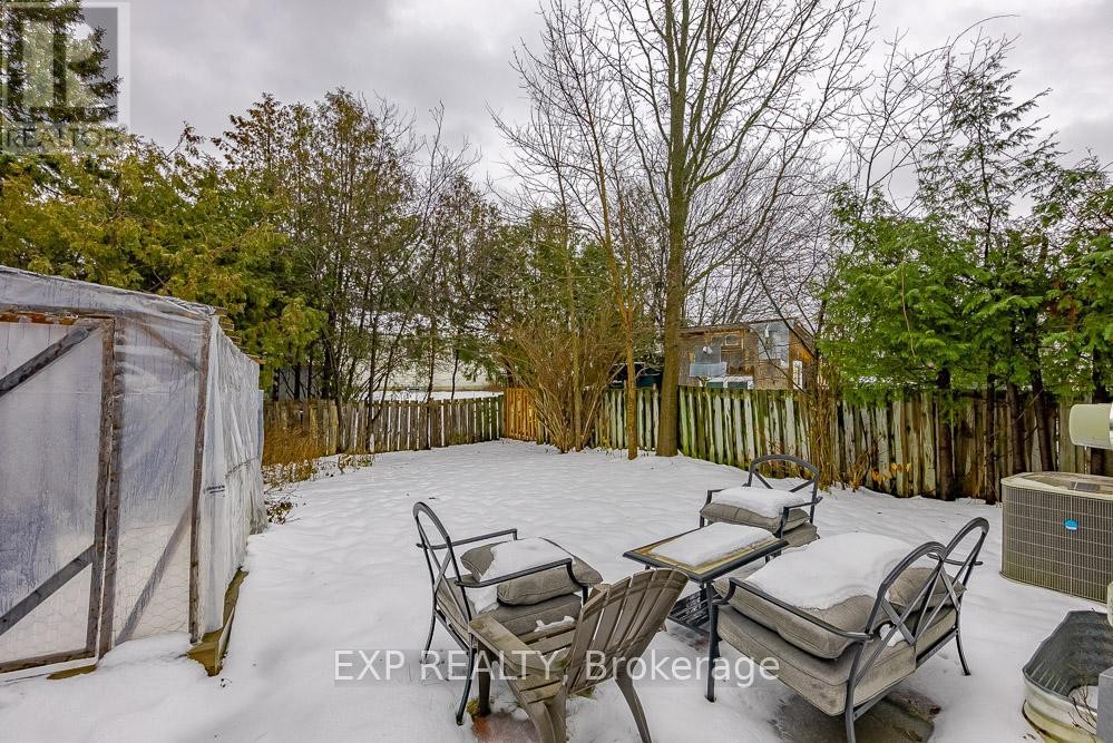 












UNIT A - 196 OLD COLONY ROAD

,
Ottawa,




Ontario
K2L1M7

