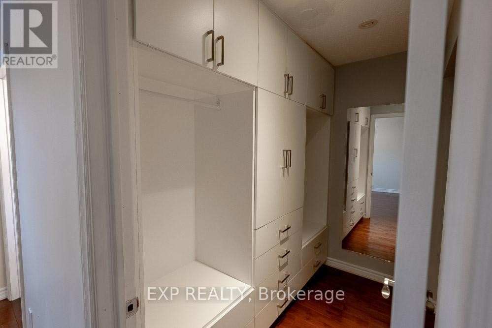 












UNIT A - 196 OLD COLONY ROAD

,
Ottawa,




Ontario
K2L1M7

