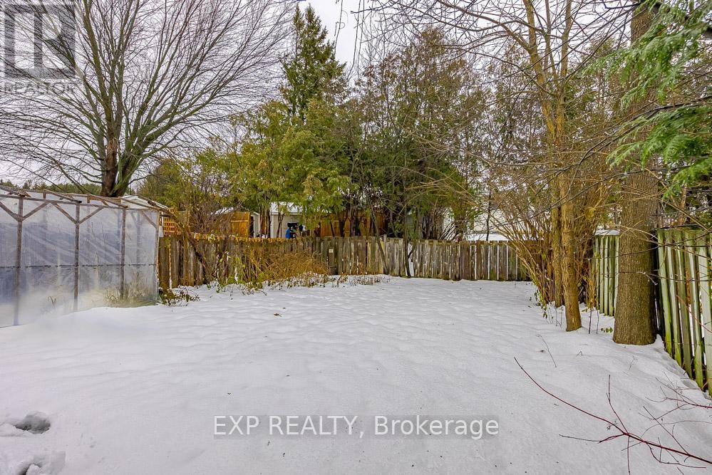 












UNIT A - 196 OLD COLONY ROAD

,
Ottawa,




Ontario
K2L1M7

