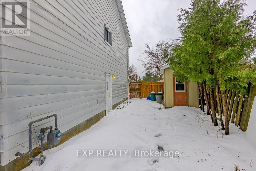 












UNIT A - 196 OLD COLONY ROAD

,
Ottawa,




Ontario
K2L1M7

