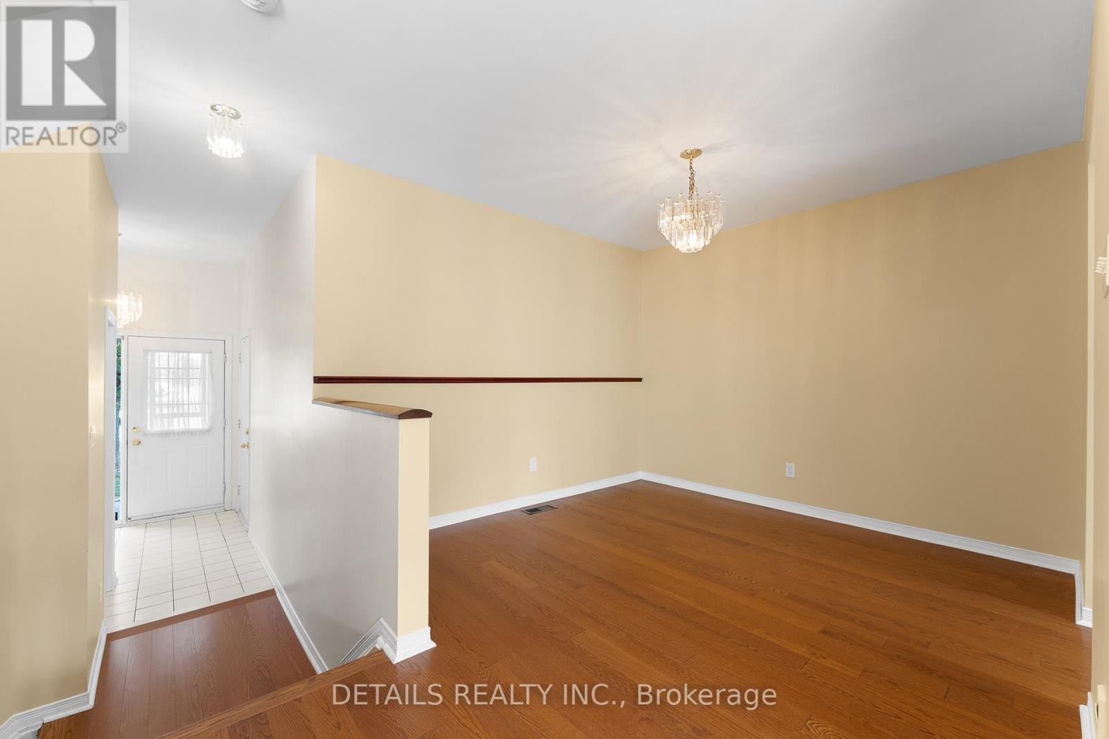 












32 CROWNRIDGE DRIVE

,
Ottawa,




Ontario
K2M2M7

