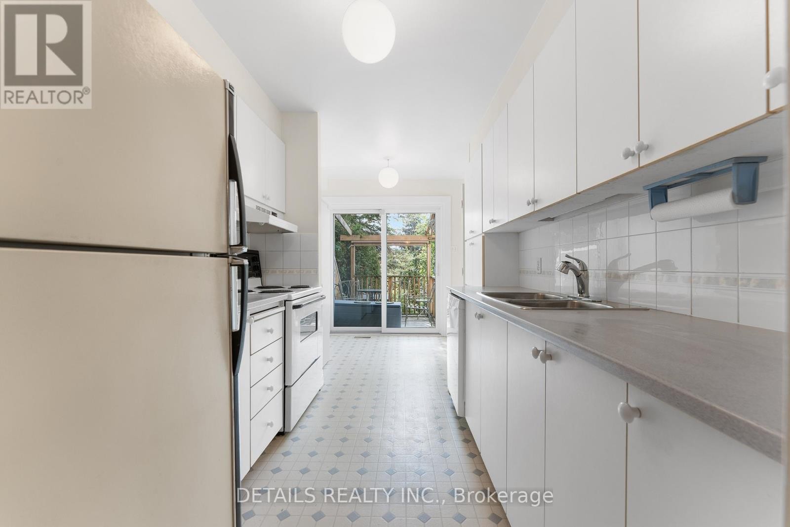 












32 CROWNRIDGE DRIVE

,
Ottawa,




Ontario
K2M2M7

