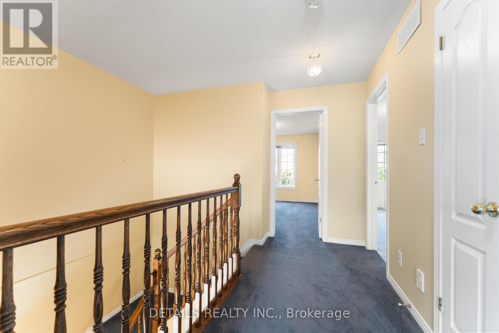 












32 CROWNRIDGE DRIVE

,
Ottawa,




Ontario
K2M2M7

