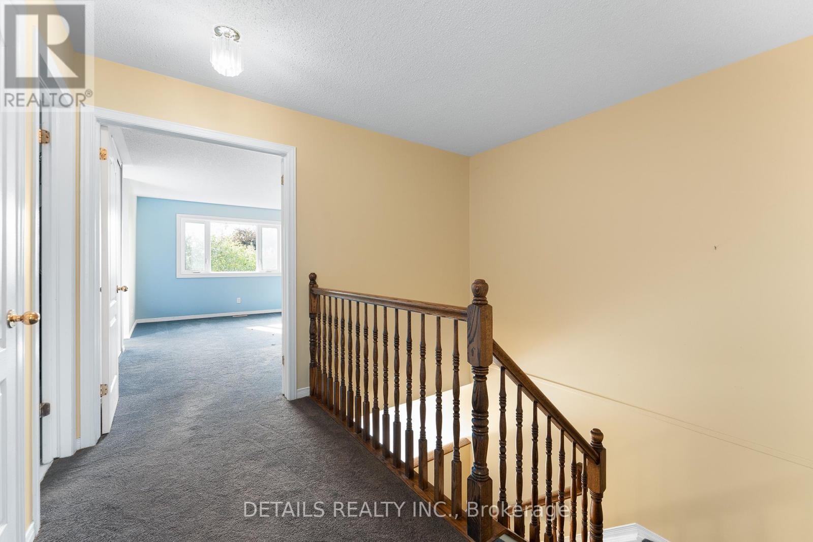 












32 CROWNRIDGE DRIVE

,
Ottawa,




Ontario
K2M2M7

