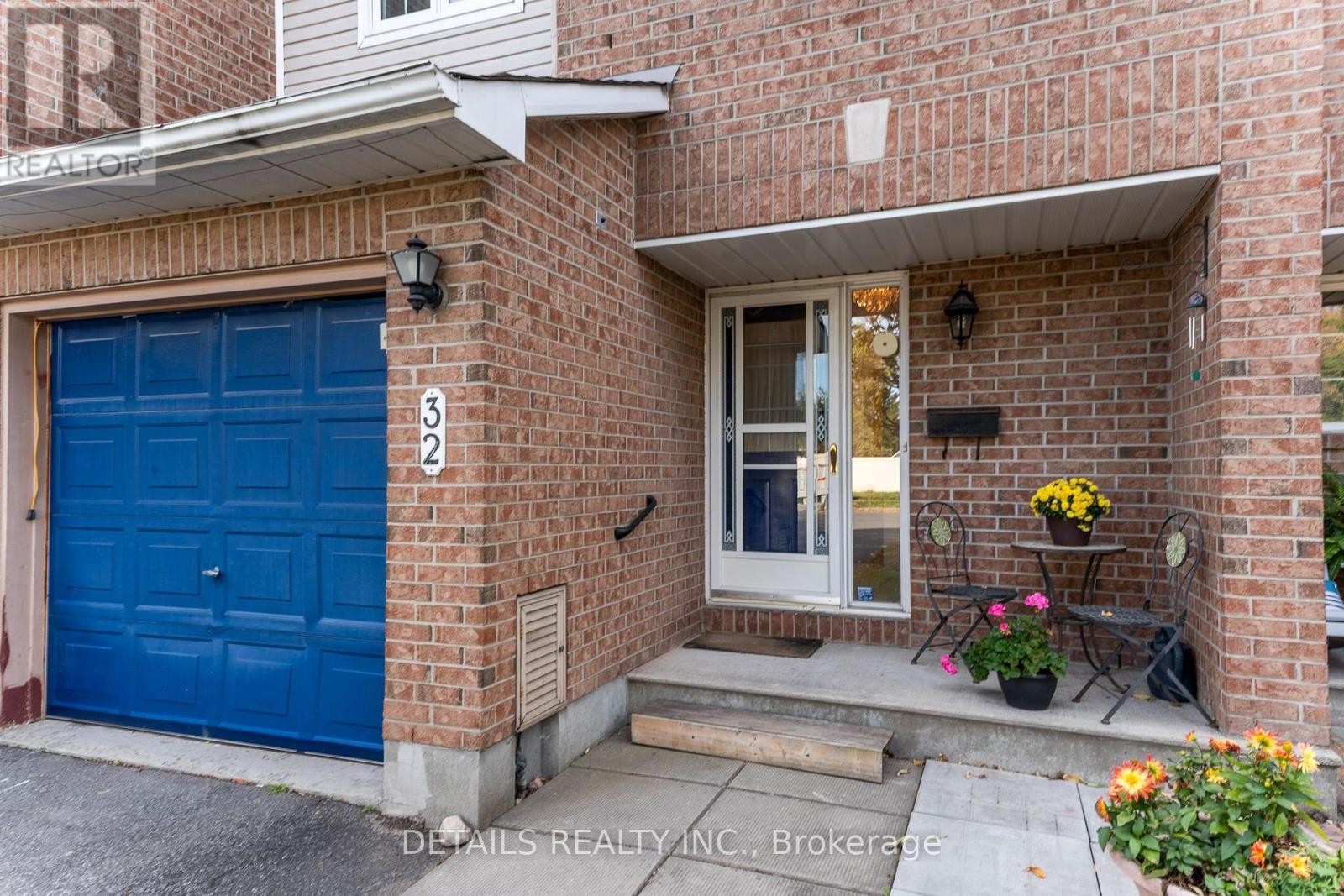 












32 CROWNRIDGE DRIVE

,
Ottawa,




Ontario
K2M2M7

