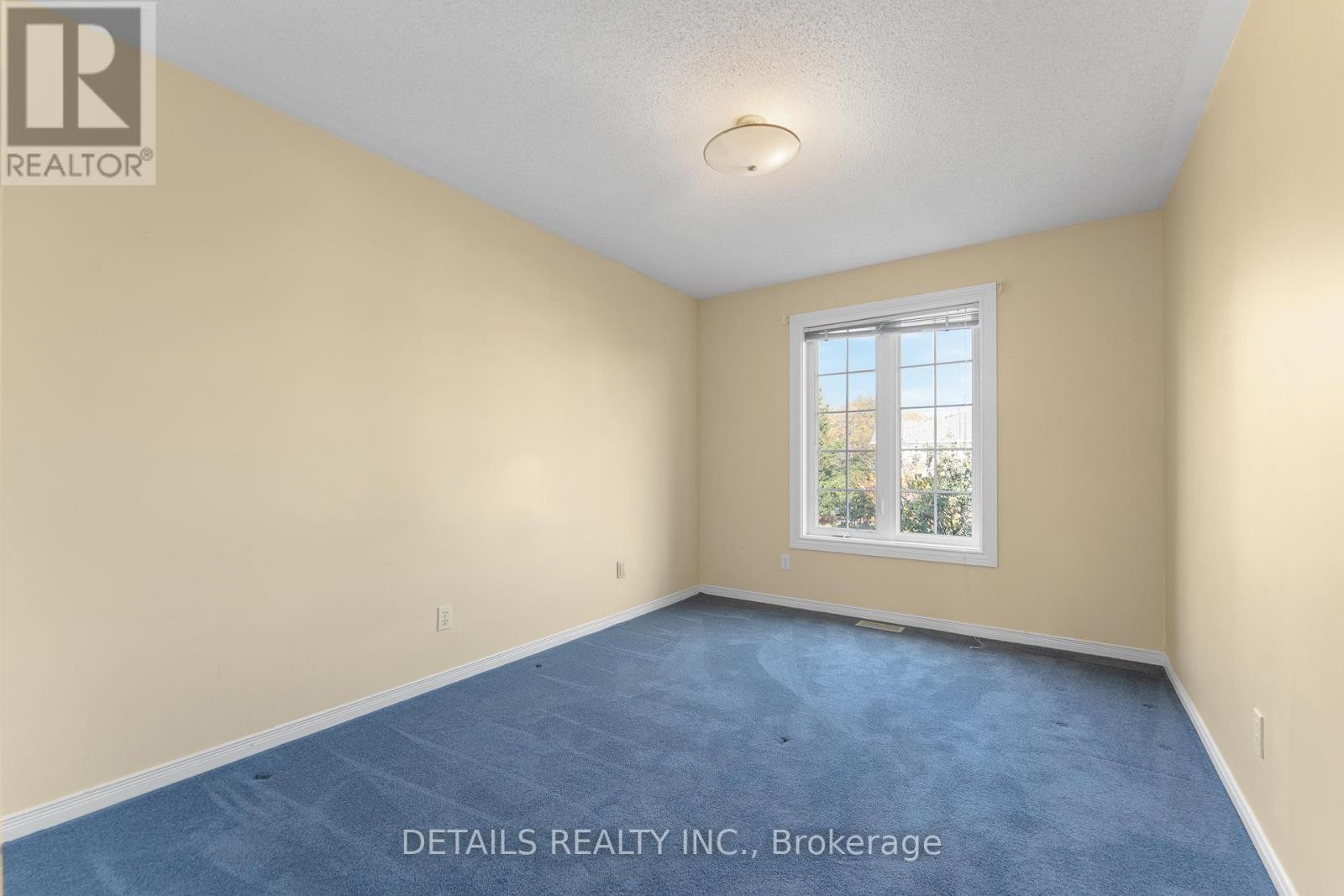 












32 CROWNRIDGE DRIVE

,
Ottawa,




Ontario
K2M2M7

