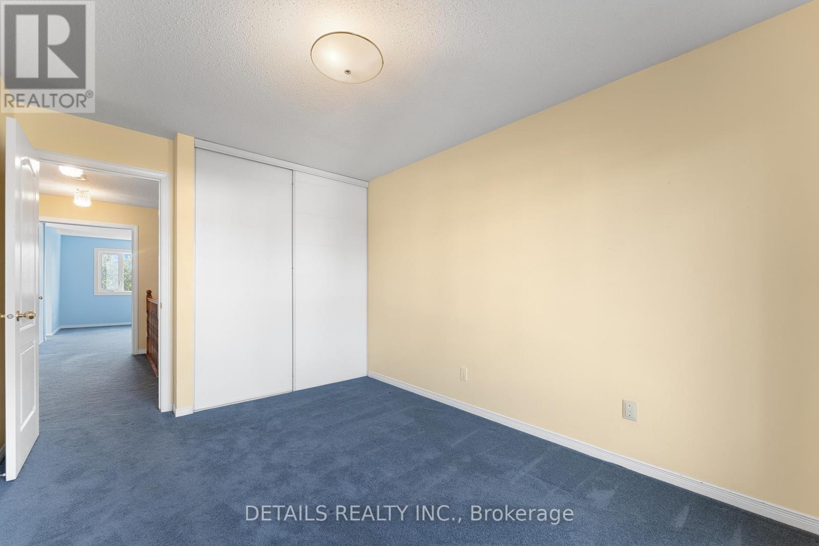 












32 CROWNRIDGE DRIVE

,
Ottawa,




Ontario
K2M2M7

