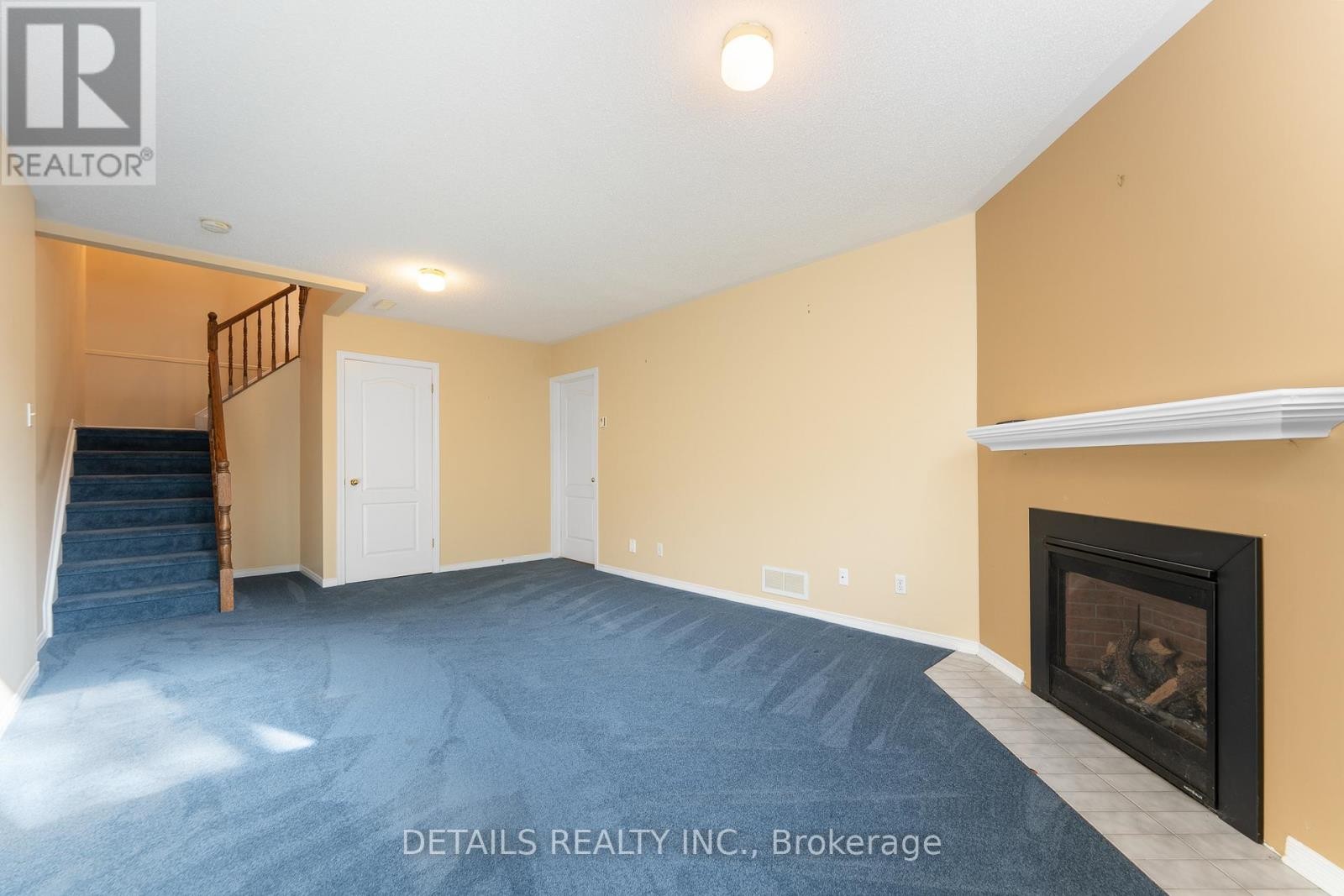 












32 CROWNRIDGE DRIVE

,
Ottawa,




Ontario
K2M2M7

